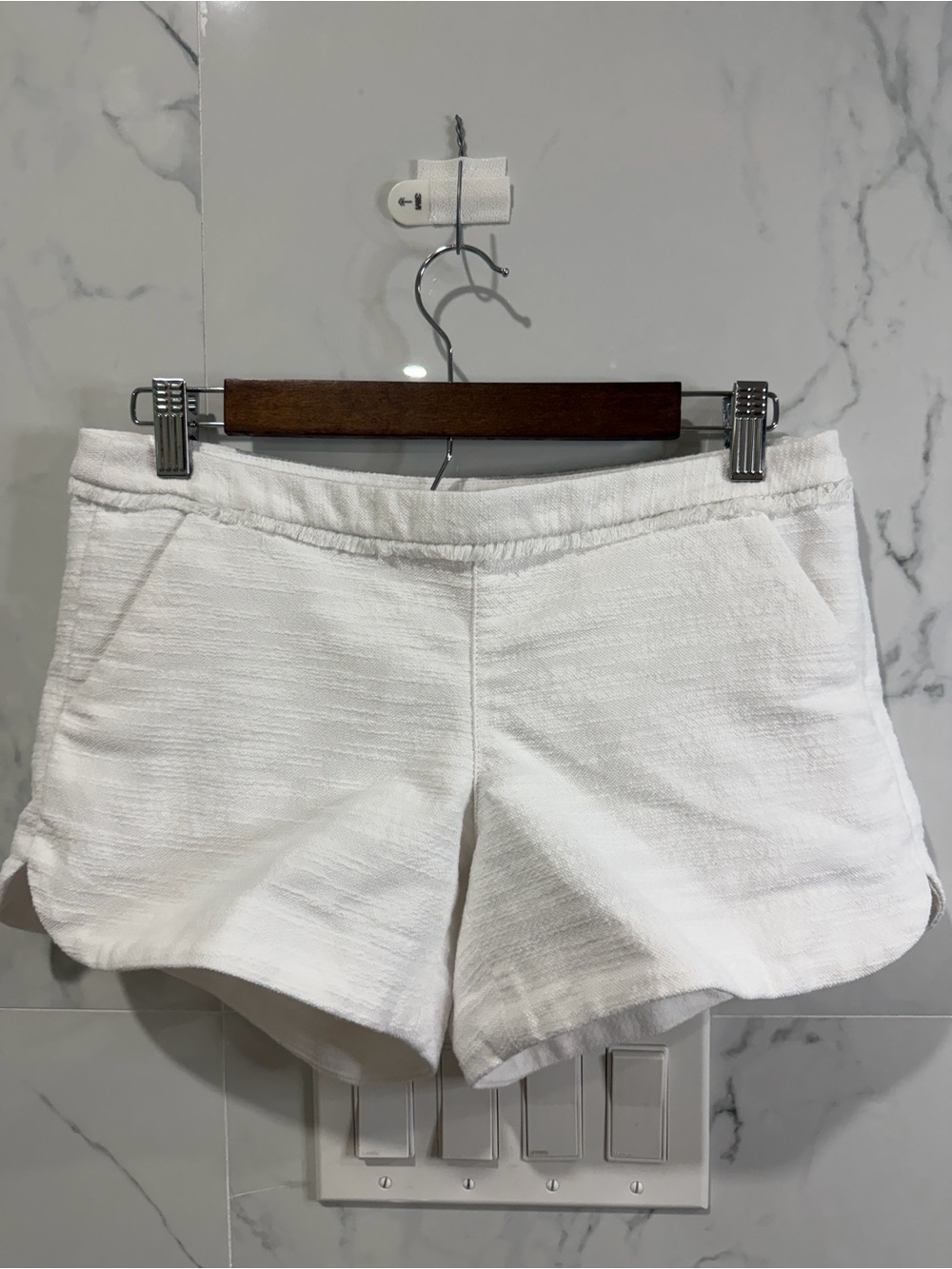 Lilly Pulitzer White Textured mini fringe Waist Shorts size 2